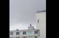 माउंटेन क्लाइंबर ट्रेनर पिता के सामने प्रैक्टिस के दौरान सातवीं मंजिल से गिरकर बेटी की मौत