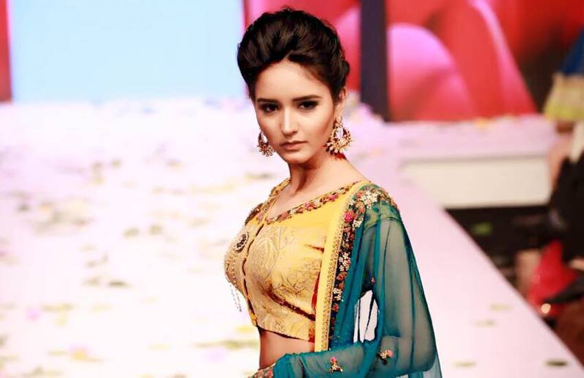 इस बार होनहार विद्यार्थियों के साथ साथ कई मशहूर हस्तियों ने भी एडमिशन लिया है। जिसमें फैशन जगत से लेकर खेल जगत के लोग शामिल है।