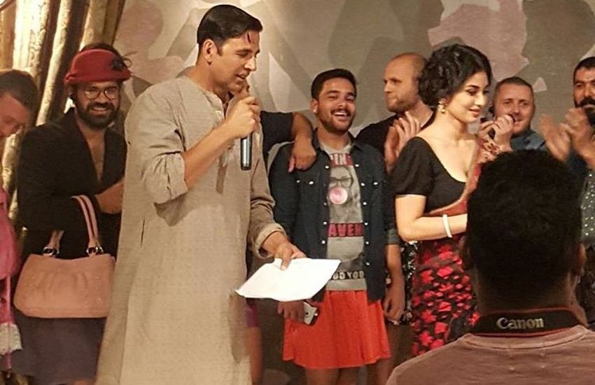 Akshay Kumar, Mouni Roy, Gold