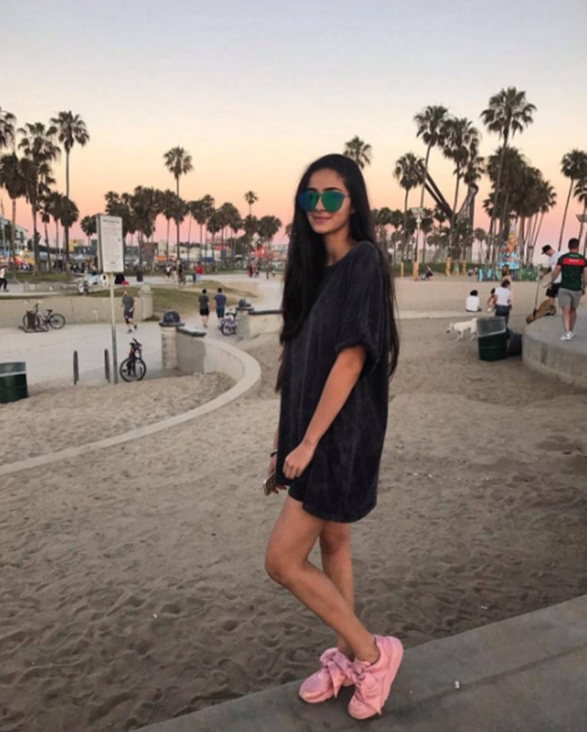 अनन्या सुहाना और शायना तीनों अक्सर साथ ही नजर आती हैं।