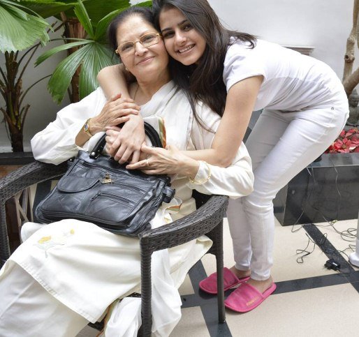 Bhagyashree, salman khan, maine pyar kiya, avantika dassani, Bhagyashree daughter, Bhagyashree daughter hot photos, Avantika Dassani hot, Avantika Dassani boyfriend, Abhimanyu Dasani, himalay dasani, star daughters