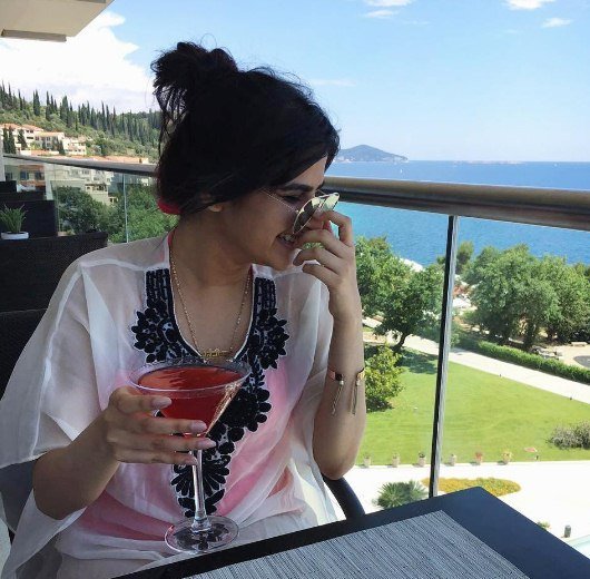 Photos: बाकी दूसरे स्टार किड से कम नहीं हैं भाग्यश्री की बेटी, खूबसूरती देखकर आप भी हो जाएंगे कायल