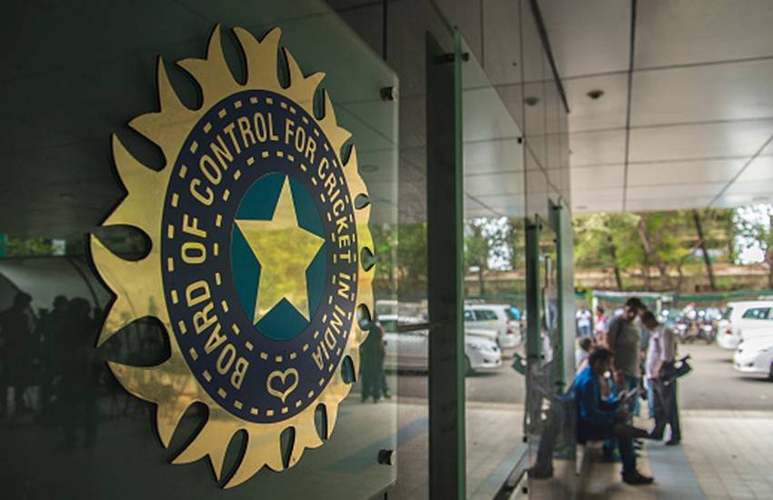 अदालत ने अपनी पिछली सुनवाई में कुछ सिफारिशों पर दोबारा विचार करने के संकेत दिए थे।