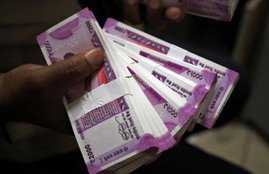 hapur news, cash, cash withdrawal, hapur bank, bank, bank customer, hapur police, Punjab National Bank, up news, news in Hindi, Jansatta