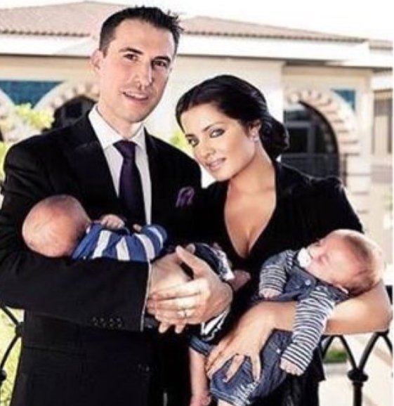 celina jaitely, esha deol, baby bump, pictures, pregnant, pregnancy, dubai, best friends