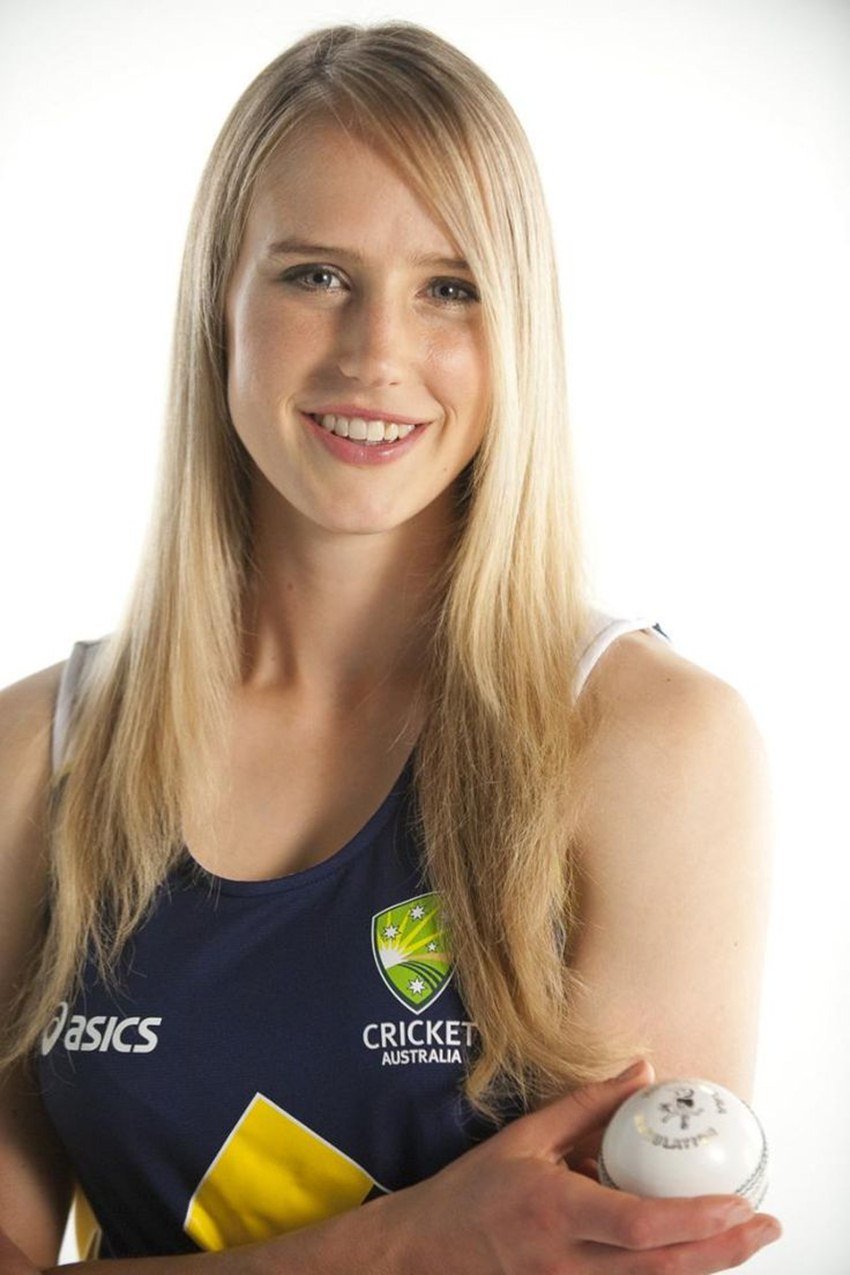 Ellyse Perry, Obstructs, Sushma Verma, Taking A Run, video, Ellyse Perry Obstructs Sushma Verma, Sushma Verma Run, womens world cup 2017