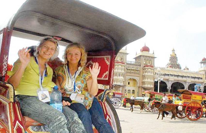 indian are not allowed in india, free kasol cafe, Indians Not Allowed, indians are banned, indians ban, indian banned in india, indians in goa, indians in puducherry, indians in goa beech