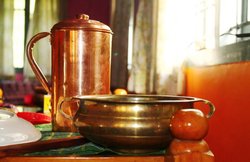 तांबे के बर्तन से पानी पीना है स्वास्थ्य के लिए फायदेमंद, कई रोगों से दिलाता है निजात