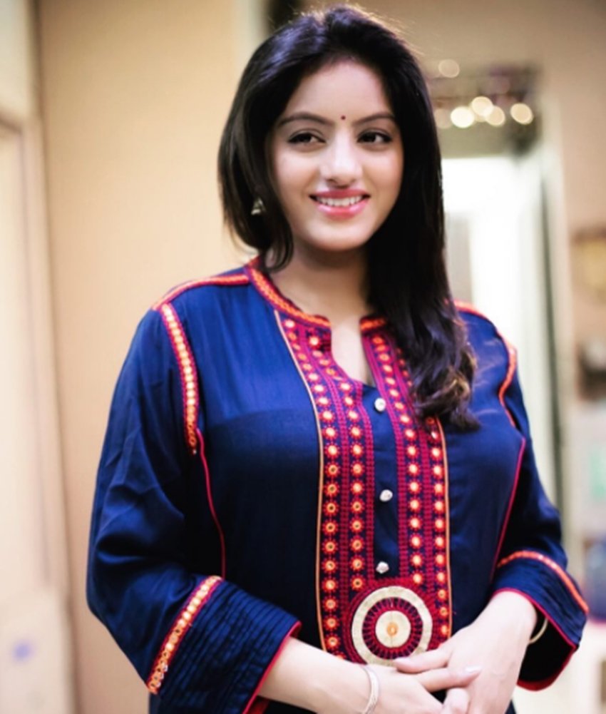 टीवी सीरियल 'दीया और बाती हम' की स्टार दीपिका सिंह पंजाब टेक्नॉलोजी यूनिवर्सिटी से बिजनेस एडमिनिस्ट्रेशन विद मार्केटिंग में पोस्ट ग्रेजुएट हैं।