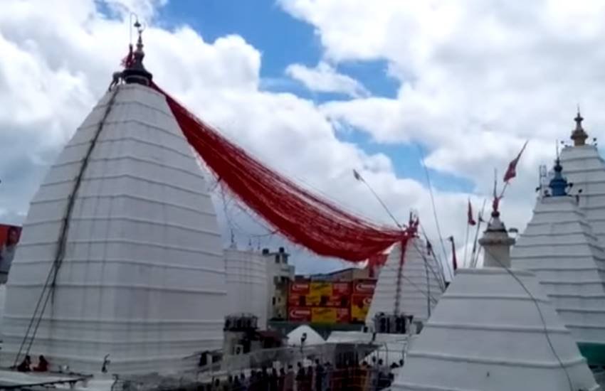 देवघर बाबा मंदिर में पहुंच कर श्रद्धालु 22 मंदिरों में पूजा अर्चना करते हैं। (Photo: Youtube) देवघर बाबा मंदिर में पहुंच कर श्रद्धालु 22 मंदिरों में पूजा अर्चना करते हैं। (Photo: Youtube)
