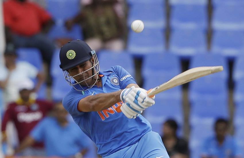 पूर्व भारतीय कप्तान महेंद्र सिंह धोनी। 