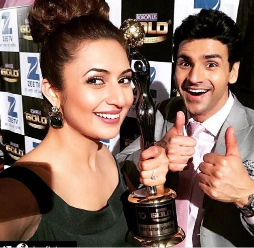 gold awards 2017,zee gold awards 2017,shweta tiwari daughter,palak tiwari,Mouni Roy,Divyanka Tripathi,karan patel,Yeh Hai Mohabbatein,naagin 2,tv stars at gold awards 2017