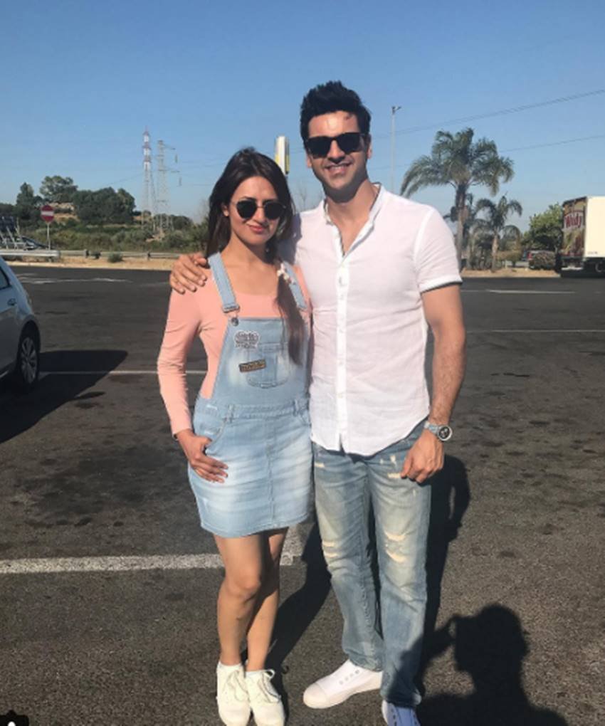 divyanka tripathi and husband vivek dahiya, latest pictures and videos of divyanka tripathi and husband vivek dahiya, video of divyanka tripathi, pictures of vivek dahiya instagram, hd pictures of divyanka tripathi, divyanka tripathi and husband vivek dahiya, bollywood news, bollywood updates, bollywood updates in hindi, entertainment news in hindi, bollywood updates in hindi, bollywood updates, bollywood updates in hindi, entertainment news in hindi, updates in hindi