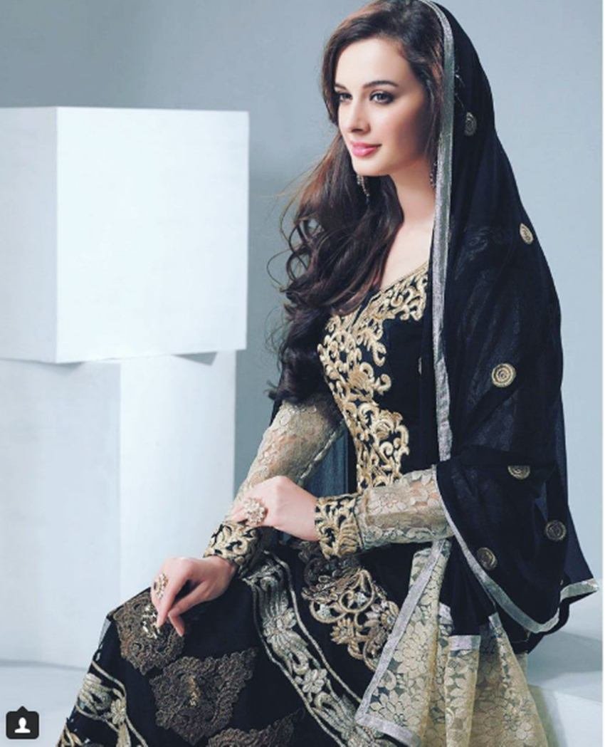 Evelyn Sharma, Shah Rukh Khan, Anushka Sharma, Ranbir Kapoor, Deepika Padukone