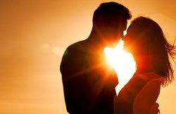 पार्टनर के साथ अपनी हर KISS को बनाएं और ज्यादा खास, इन आसान तरीकों का करें इस्तेमाल