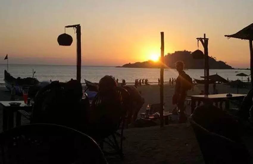 indian are not allowed in india, free kasol cafe, Indians Not Allowed, indians are banned, indians ban, indian banned in india, indians in goa, indians in puducherry, indians in goa beech