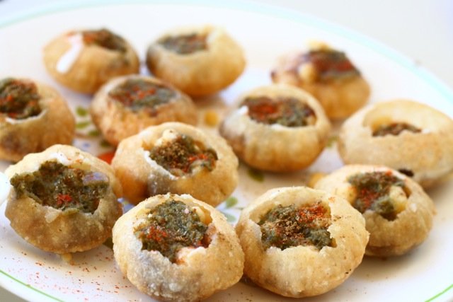 गोल गप्पे। गोल गप्पे।