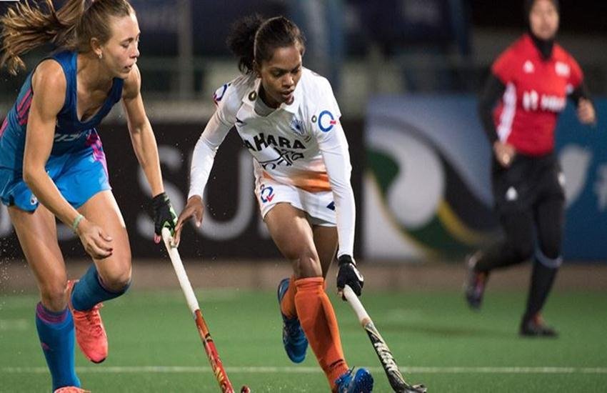 भारतीय महिला हाकी टीम को महिला विश्व हाकी लीग सेमीफाइनल में आखिरी ग्रुप मैच में दुनिया की तीसरे नंबर की टीम अर्जेंटीना ने 0 . 3 से हराया।