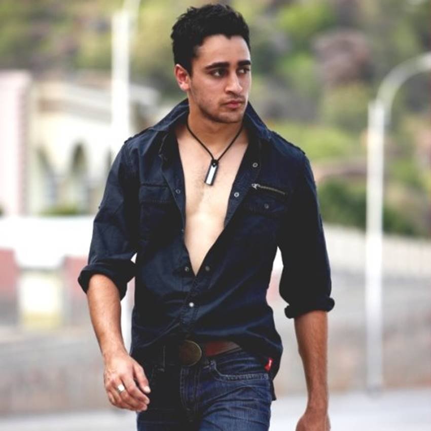 jacqueline fernandez, akshay kumar, amy jackson, evelyn sharma, katrina kaif, nargis fakhri, Alia bhatt, Deepika padukon, 6 Bollywood Celebrities Who Can't Vote In India