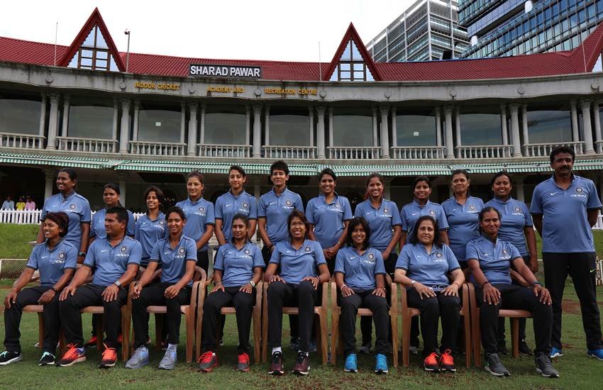  फाइनल मुकाबले में इंग्लैंड ने भारत को 9 रनों से हराते हुए आईसीसी महिला विश्व कप का खिताब अपने नाम कर लिया था। (The Indian Express)
