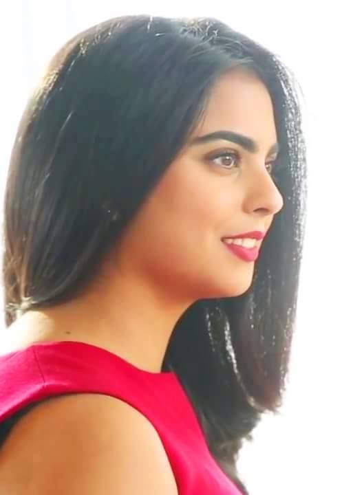 Aakash Ambani,Isha Ambani,Reliance shareholders,Business News,Reliance AGM,Reliance 4G Feature Phone,Jio Phone, ,Isha Ambani photos, ,Isha Ambani inportant facts