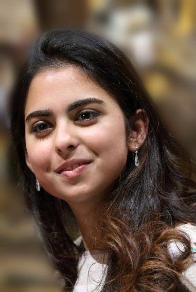 Aakash Ambani,Isha Ambani,Reliance shareholders,Business News,Reliance AGM,Reliance 4G Feature Phone,Jio Phone, ,Isha Ambani photos, ,Isha Ambani inportant facts