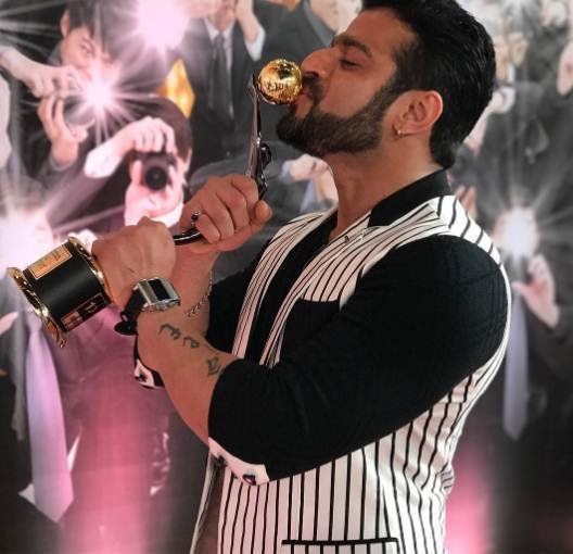 gold awards 2017,zee gold awards 2017,shweta tiwari daughter,palak tiwari,Mouni Roy,Divyanka Tripathi,karan patel,Yeh Hai Mohabbatein,naagin 2,tv stars at gold awards 2017