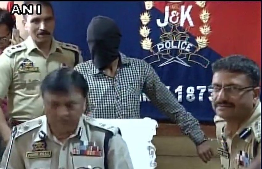 पकड़ा गया आतंकी संदीप शर्मा। (ANI)