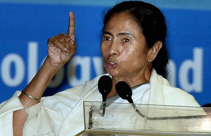 ममता बनर्जी ने राज्यपाल केसरीनाथ त्रिपाठी पर लगाया अपमानित करने का आरोप, कहा- बीजेपी के एक ब्लॉक प्रमुख की तरह किया व्यवहार