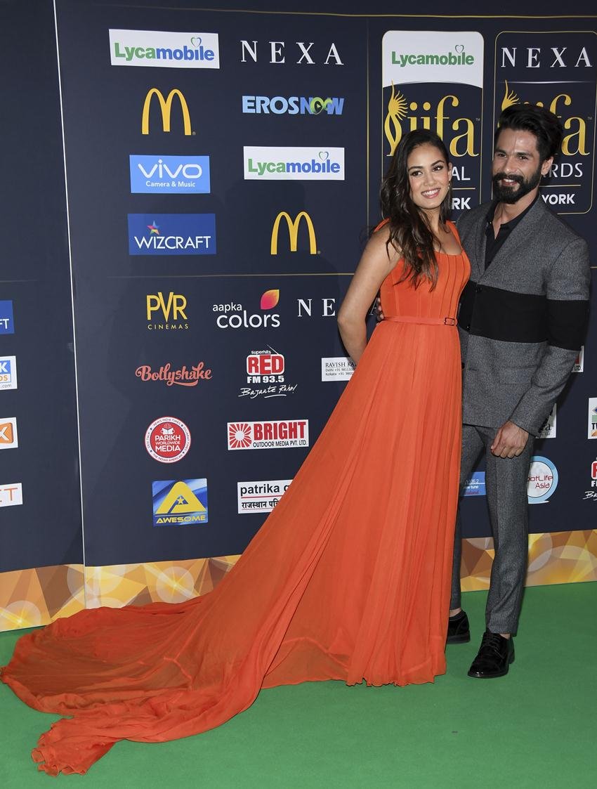 IIFA, IIFA 2017, IIFA Green Carpet, Shahid Kapoor and Mira Rajput, Shahid Kapoor and Mira Rajput IIFA, Shahid Kapoor and Mira Rajput pictures, Shahid Kapoor and Mira Rajput together, Shahid Kapoor and Mira Rajput relationship, bollywood news, bollywood gossip, movie reviews, showbiz news, hollywood news, bollywood, reviews, music, television, tv, tv news, bollywood photos, photo gallery, bollywood photo gallery, bollywood trending, bollywood trending news, latest bollywood news