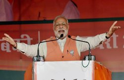 पीएम नरेंद्र मोदी के सफाई अभियान में हिस्सा लेने पर बहस कर रहे हैं सुपरमैन और बैटमैन, देखिए ये फनी वीडियो