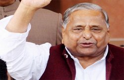 गोरखपुर-फूलपुर नतीजों से बीमार मुलायम में ऐसे जागा जोश: मिठाई मंगवाई, बंटवाई और बोले- 80 साल में सभी 80 सीट पर करेंगे प्रचार