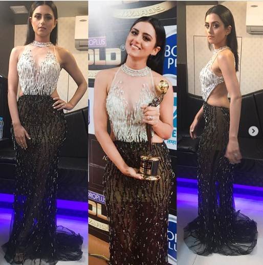 gold awards 2017,zee gold awards 2017,shweta tiwari daughter,palak tiwari,Mouni Roy,Divyanka Tripathi,karan patel,Yeh Hai Mohabbatein,naagin 2,tv stars at gold awards 2017