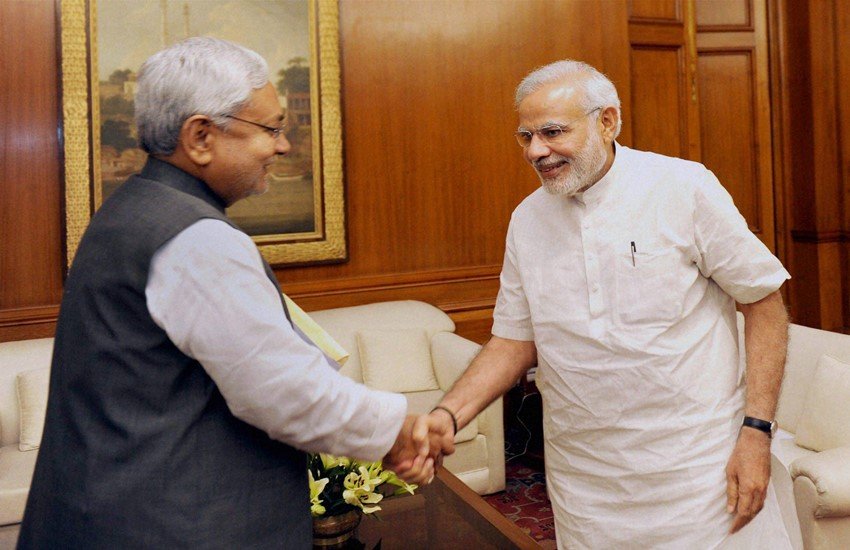 प्रधानमंत्री नरेंद्र मोदी से मिलते बिहार के सीएम नीतीश कुमार। (फाइल फोटो-PTI)