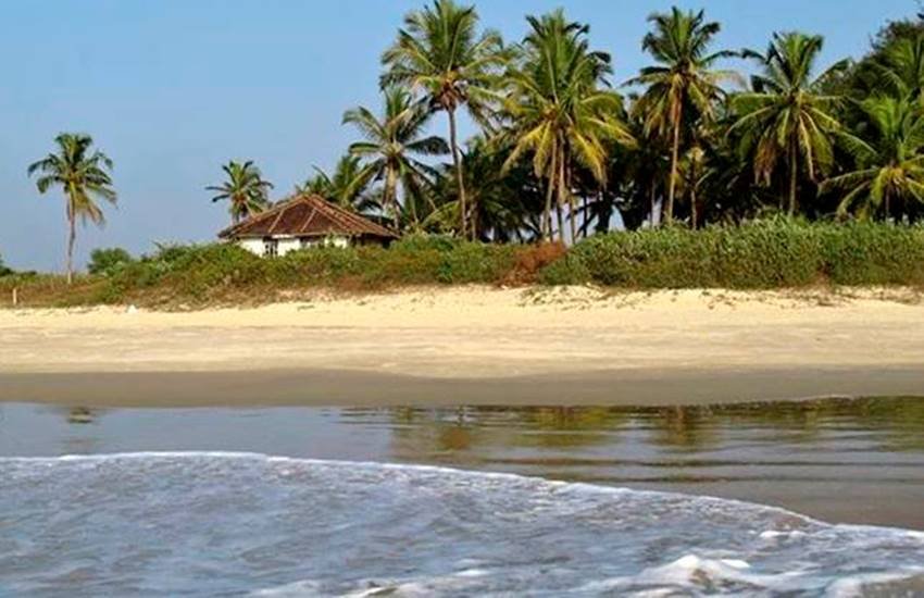 indian are not allowed in india, free kasol cafe, Indians Not Allowed, indians are banned, indians ban, indian banned in india, indians in goa, indians in puducherry, indians in goa beech