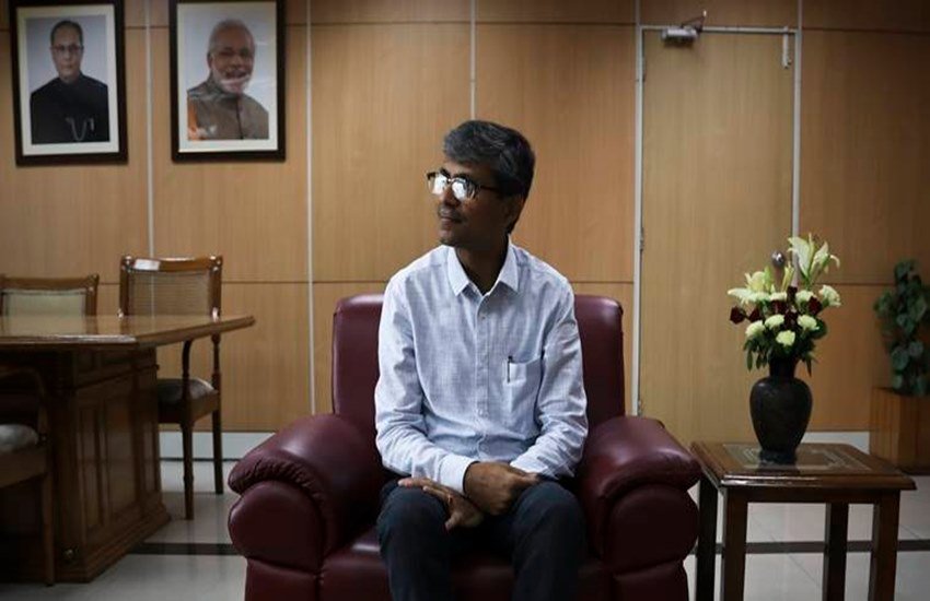 आरएसएस से जुड़े वैद्य राजेश कोटेचा को मोदी सरकार ने आयुष मंत्रालय में विशेष सचिव बनाया है। इससे पहले वो जामनगर स्थित गुजरात आयुर्वेद विश्वविद्यालय के कुलपति रह चुके हैं।