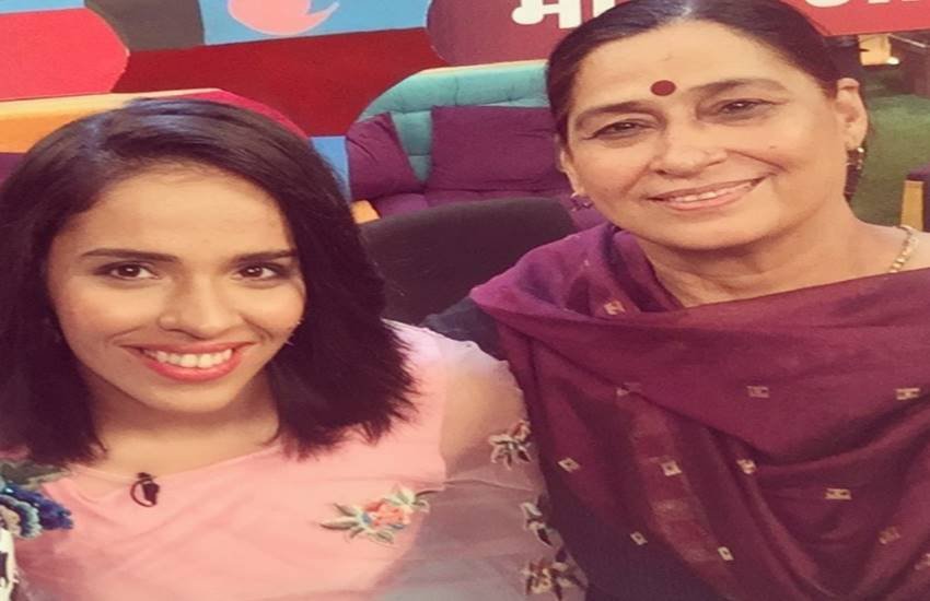 मां उषा नेहवाल के साथ सायना