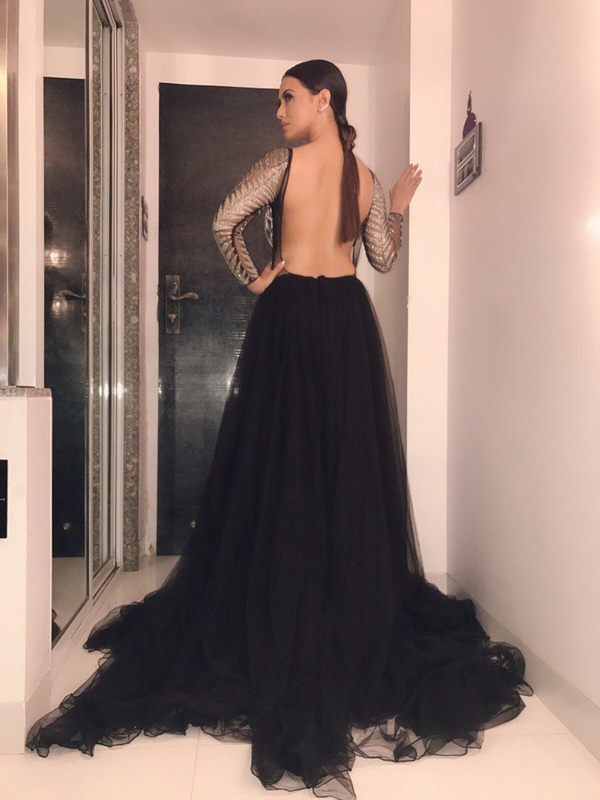 salman khan, sana khan, salman sana khan hug, sana salman awkward hug, salman sana red carpet hug, big zee entertainment awards salman khan, sana salman awkward moment, salman khan sana khan news