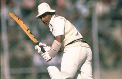 बर्थडे स्पेशल: अंपायर ने बीच मैदान पर ही काट दिए सुनील गावस्कर के बाल