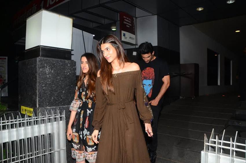 "Sushant Singh Rajput continues to bond with rumoured girlfriend Kriti Sanon’s family, takes her sister out for a dinner – photos, Sushant Singh Rajput photos