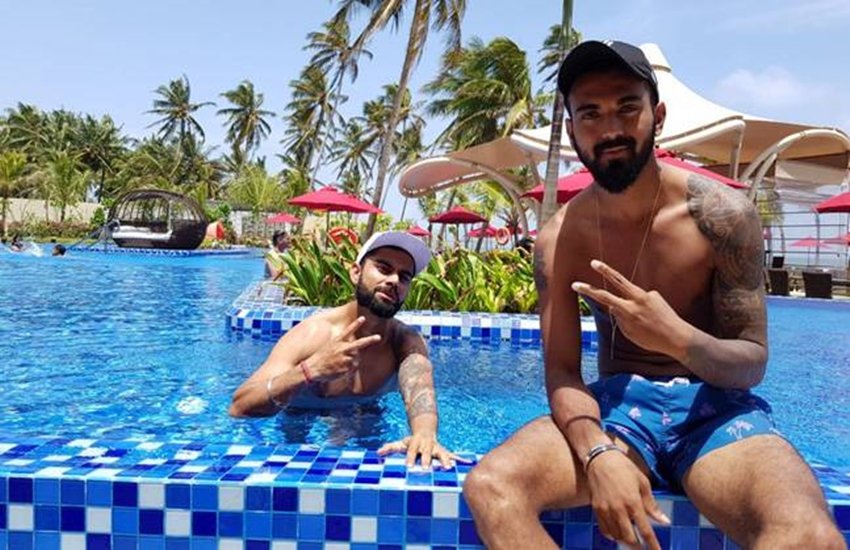 ओपनर केएल राहुल के साथ भारतीय टीम के कप्तान विराट कोहली। 