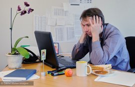 headache Due To Screen, Computer Screen Disadvantages, Laptop Screen Problems, Headache Problems, Eye Problems Due To screen, How To Treat Headache Due To screen, Health Tips In Hindi, Lifestyle News In Hindi, Jansatta