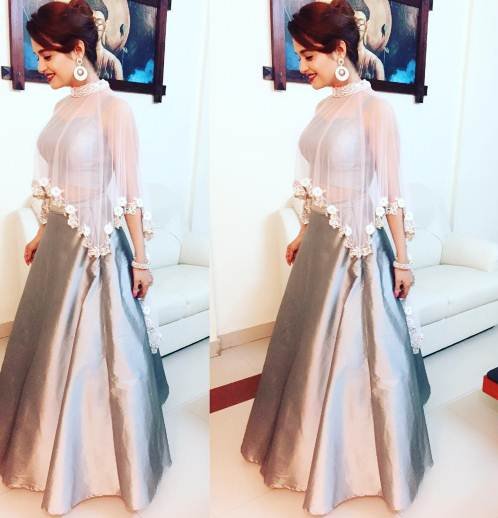 gold awards 2017,zee gold awards 2017,shweta tiwari daughter,palak tiwari,Mouni Roy,Divyanka Tripathi,karan patel,Yeh Hai Mohabbatein,naagin 2,tv stars at gold awards 2017
