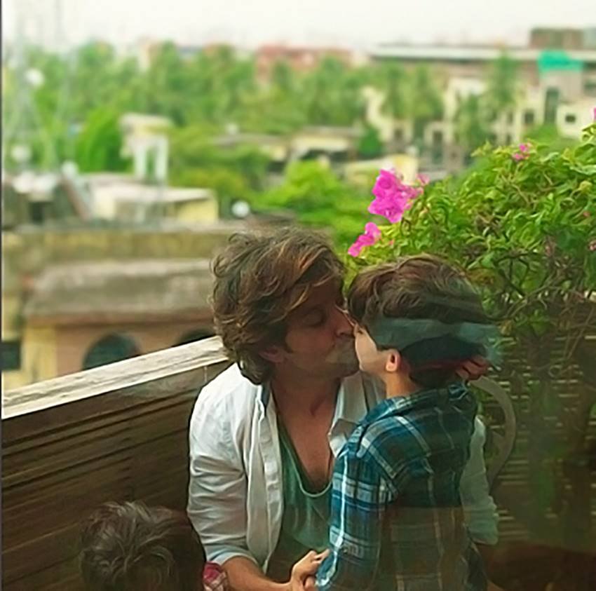 Hrithik Roshan Sons Pics, Hrithik Roshan with Hridhaan and Hrehaan, Hridhaan and Hrehaan New Pics, Hrithik Roshan Two Sons Pics, Hrithik Roshan with Sons, Hrithik Roshan family Pics, Hrithik Roshan Personal Photos, Bollywood Actor Hrithik Roshan Sons Pics, Bollywood Actor Hrithik Roshan Personal Photos, Bollywood Actor Hrithik Roshan Two Sons Pics, Bollywood Actor Hrithik Roshan with Sons, Actor Hrithik Roshan Two Sons Pics, Actor Hrithik Roshan Personal Photos, Hridhaan and Hrehaan Pics, Photo Gallery, Jansatta