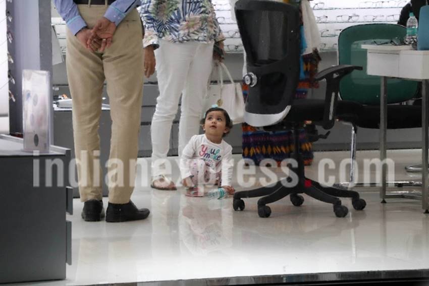Shahid Kapoor, Meera Rajput, Misha, Misha Pics, Misha Kapoor Pics, Misha Kapoor New Pics, Misha Kapoor HD Pics, Misha Kapoor and Shahid Kapoor, Shahid Kapoor Daughter, Shahid Kapoor wife, Meera Rajput Pics, Meera Rajput and Shahid Kapoor, Meera Rajput and Shahid Kapoor Pics, Meera Rajput and Shahid Kapoor with Daughter, Shahid Kapoor Instagram Pics, Shahid Kapoor Pics, Shahid Kapoor Family Pics, Photo Gallery, Jansatta