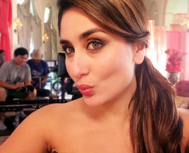 Kareena Kapoor sexy pout, Bollywood Actress Pout Pose Selfie, Actress Pout Pose Selfie, Bollywood Actress Pout Selfie, Actress Pout Selfie, Bollywood Actress Pout Pose Pics, Actress Pout Pose Pics, Bollywood Actress sexy pout Pics, Photo Gallery, Jansatta