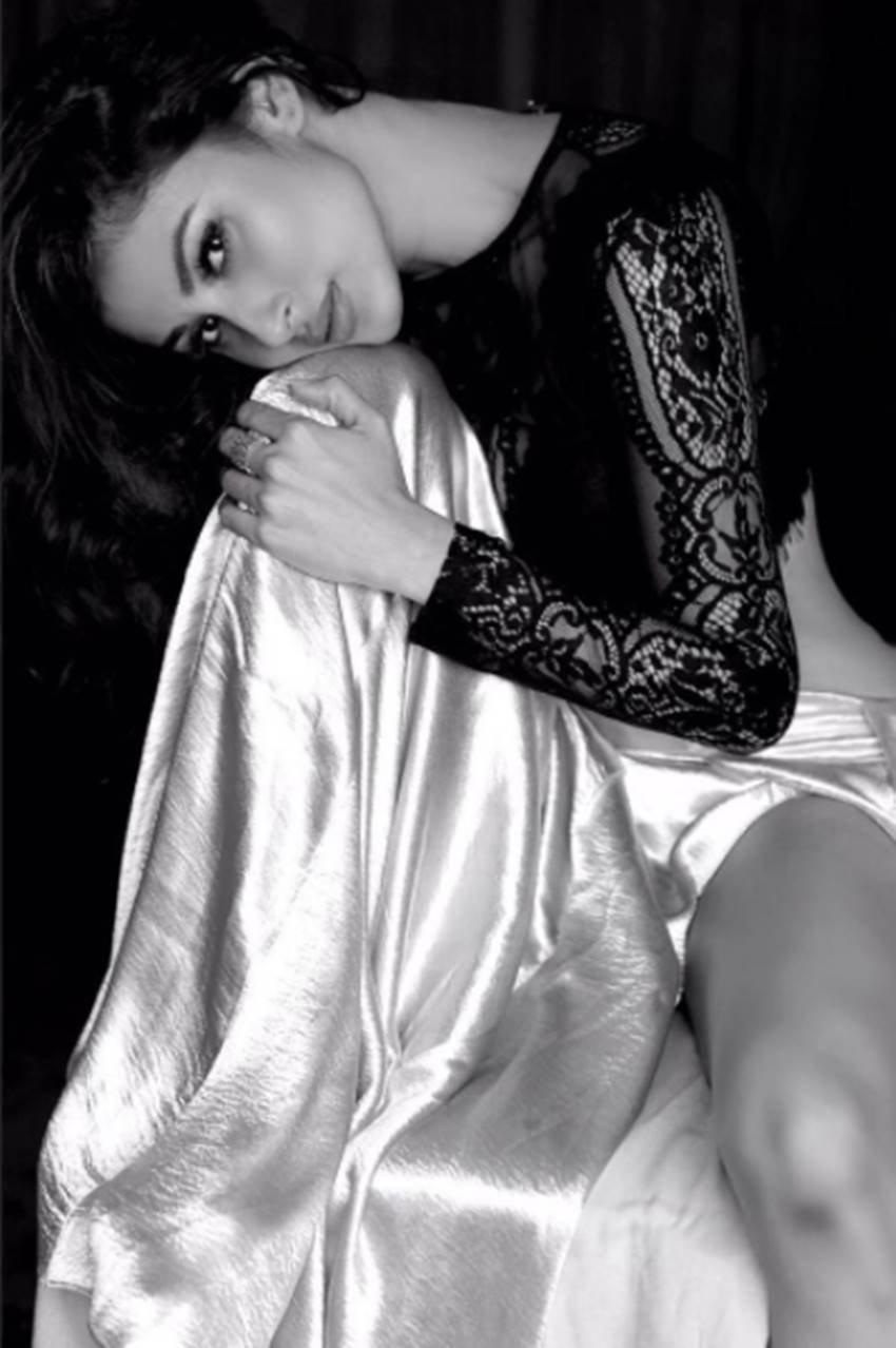 Mauni Roy, Mauni Roy Wallpapers, Mauni Roy New Pics, Mauni Roy Pics, Tv Actress Mauni Roy Pics, Tv Actress Mauni Roy New Pics, Tv Actress Mauni Roy Wallpapers, Naagin Actress Mauni Roy New Pics, Naagin Actress Mauni Roy Wallpapers, Naagin Actress Mauni Roy New Wallpapers, Tv Show Naagin Actress Mauni Roy Wallpapers, Mauni Roy Hot Pics, Mauni Roy Sexy Pics, Mauni Roy Photos, Photo Gallery, Jansatta