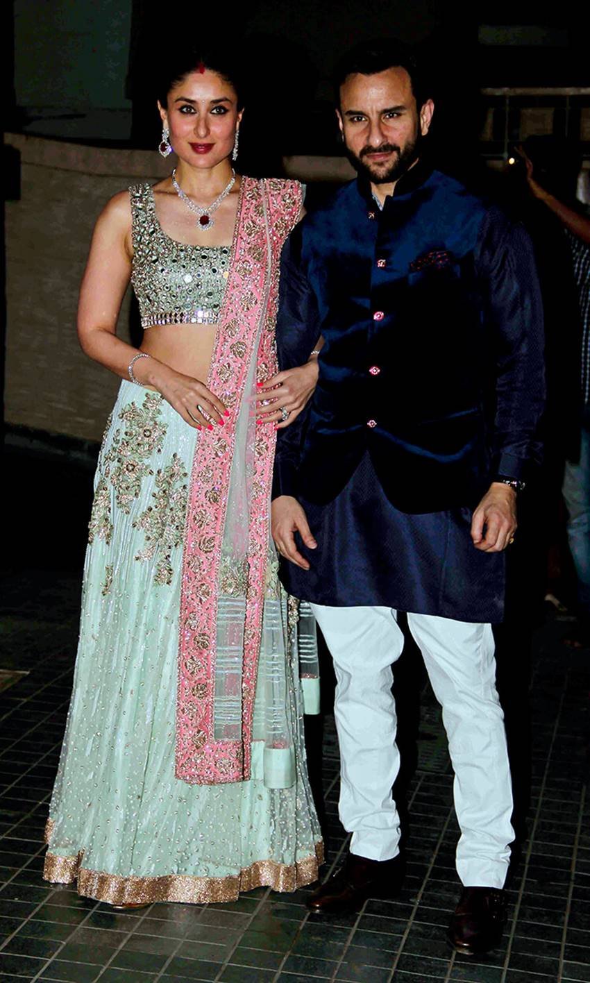 Saif Ali Khan, Saif Ali Khan Pics, Kareena Kapoor, Saif Ali Khan with Kareena Kapoor, Saif Ali Khan and Kareena Kapoor New Pics, Saif Ali Khan and Kareena Kapoor in Public Place, Saifeena New Pics, Saifeena Pics, Bollywood Actor Saif Ali Khan New Pics, Bollywood Couple Saif Ali Khan and Kareena Kapoor, Bollywood Popular Couple, Bollywood Hot Couple Saif Ali Khan and Kareena Kapoor, Bollywood Star Saif Ali Khan and Kareena Kapoor Photos, Photo Gallery, Jansatta