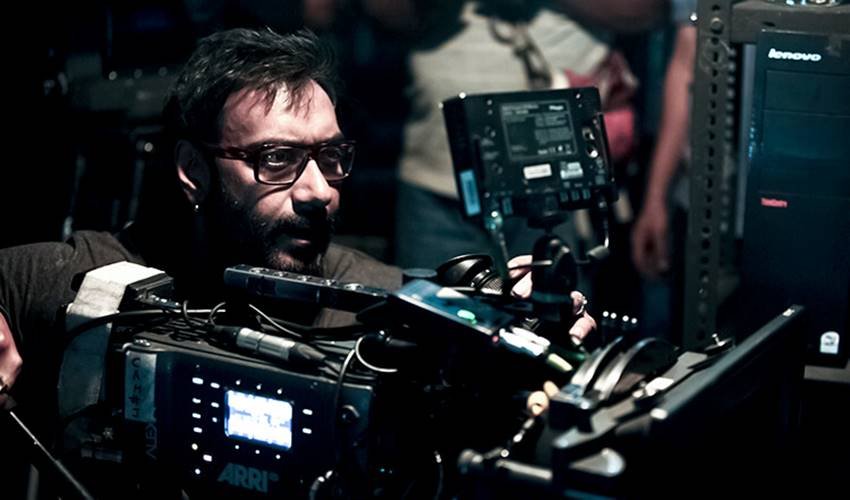 Ajay Devgan, Ajay Devgan Controversy, Raveena Tandon, Ajay Devgan Controversy with Raveena Tandon, Raveena Tandon Suicide, Raveena Tandon Suicide Controversy, Ajay Devgan Pics, Ajay Devgan New Pics, Ajay Devgan Hot Pics, Ajay Devgan and Raveena Tandon, Karishma Kapoor, Ajay Devgan Controversy with Karishma Kapoor, Karishma Kapoor Controversy with Raveena Tandon, Ajay Devgan Facts, Ajay Devgan Unknown Facts, Ajay Devgan Biography, Photo Gallery, Jansatta