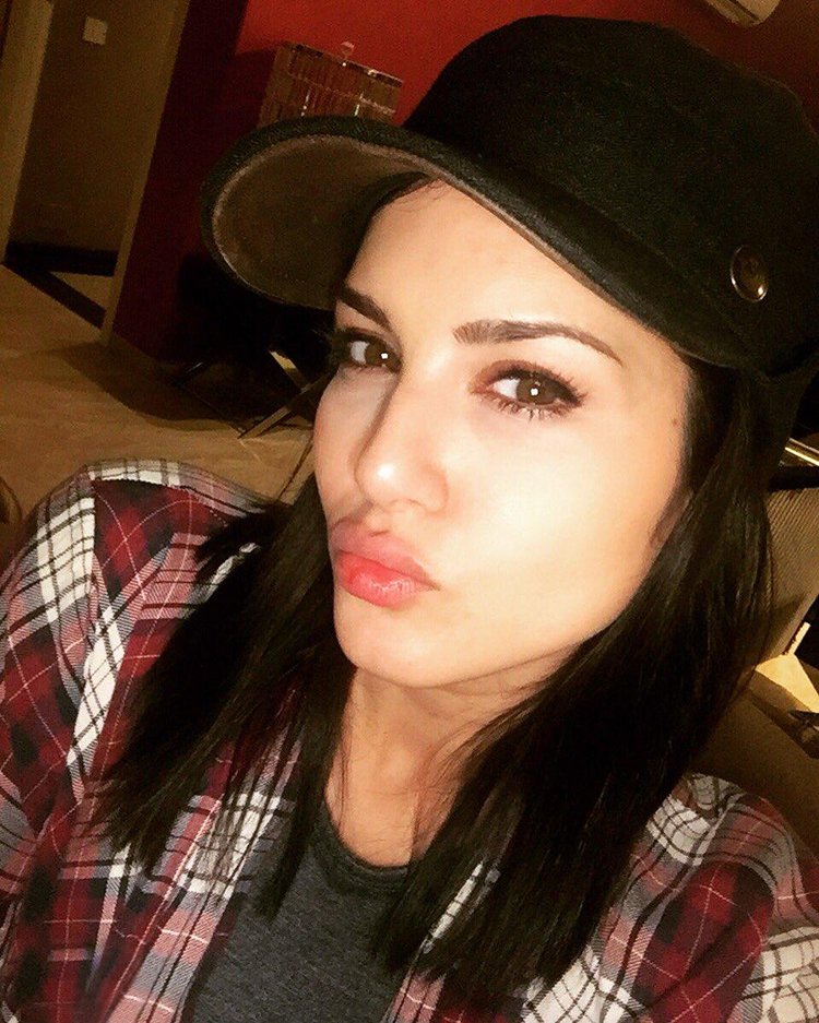 Sunny Leone sexy pout Pics, Bollywood Actress Pout Pose Selfie, Actress Pout Pose Selfie, Bollywood Actress Pout Selfie, Actress Pout Selfie, Bollywood Actress Pout Pose Pics, Actress Pout Pose Pics, Bollywood Actress sexy pout Pics, Photo Gallery, Jansatta